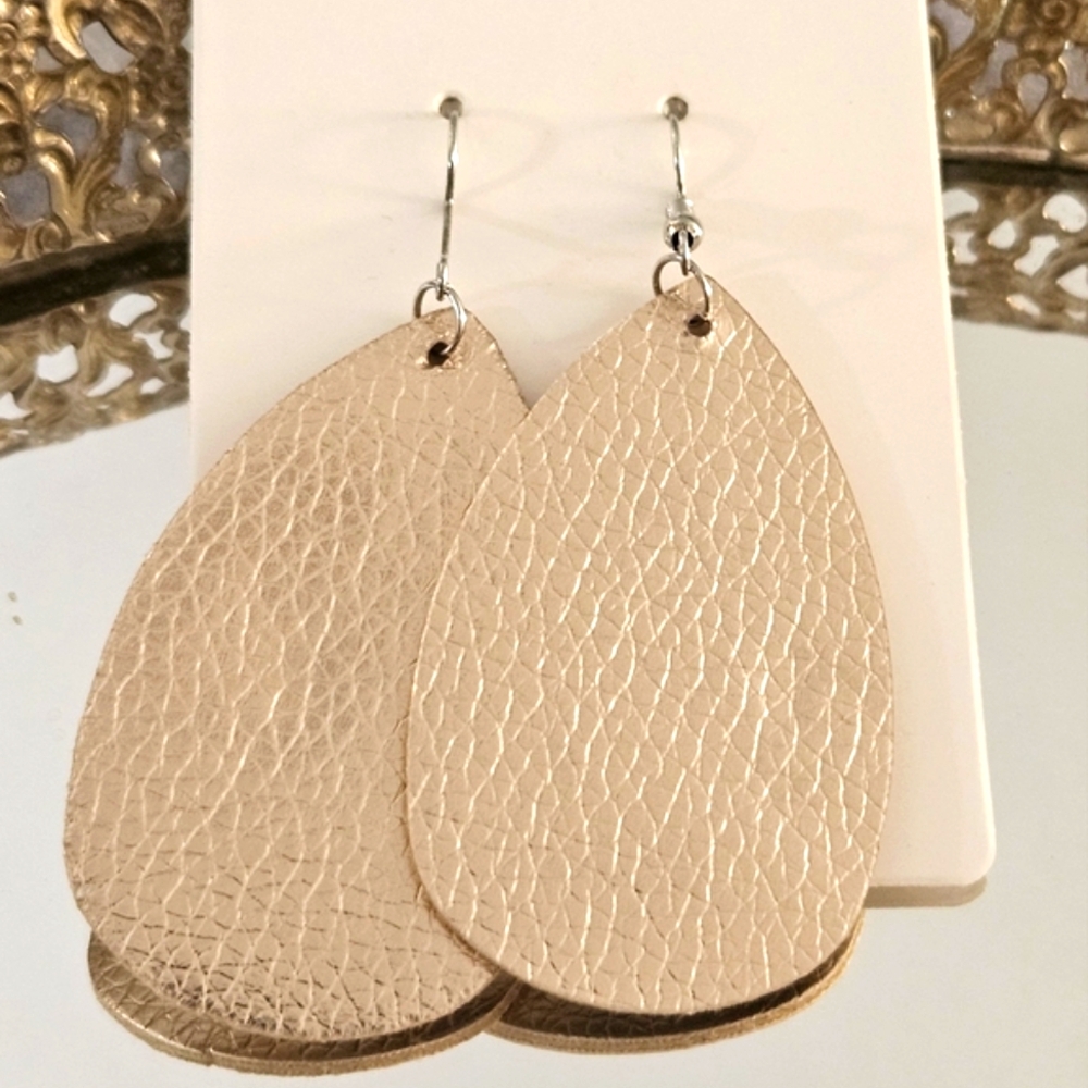 Elegant Creamy Gold Teardrop Earrings - Picture 2 of 4
